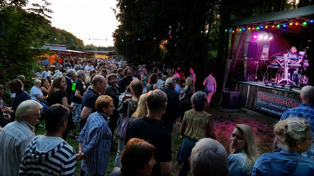 UsNu2_19HFEST_Samstag-DoubleMusicBand-aufBuehne1.6.19_CS