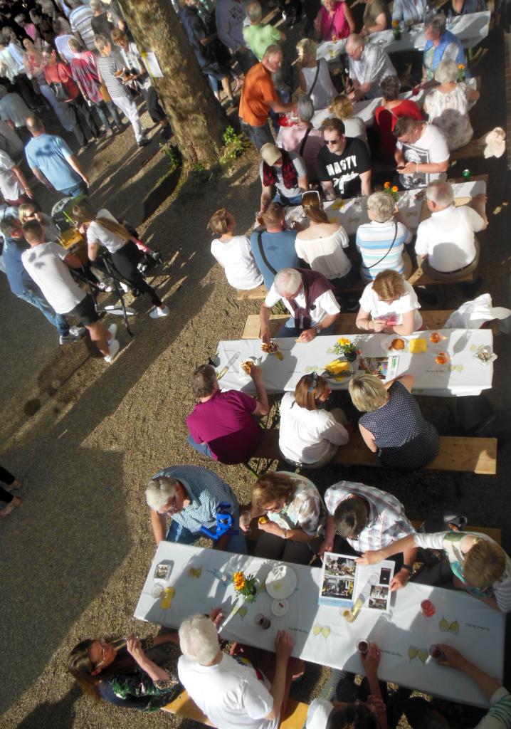 UsNu2_19HFEST_Samstag-Sitzgruppen_snkrecht_v.oben_vorTreffuntenJS_1.6.19